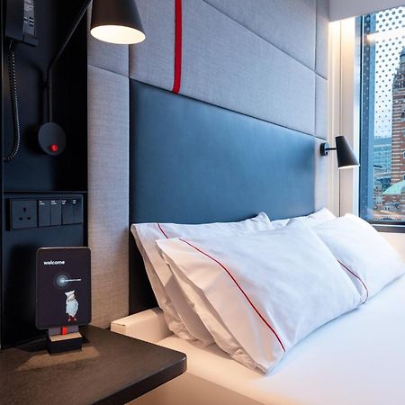 Citizenm London Victoria Station Hotel ภายนอก รูปภาพ