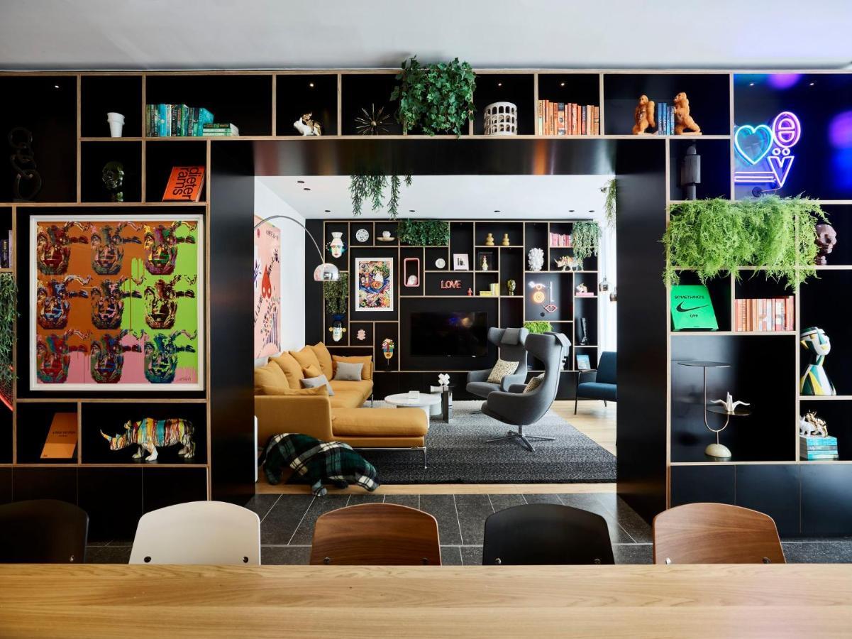 Citizenm London Victoria Station Hotel ภายนอก รูปภาพ