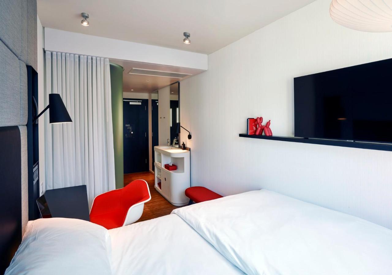 Citizenm London Victoria Station Hotel ภายนอก รูปภาพ