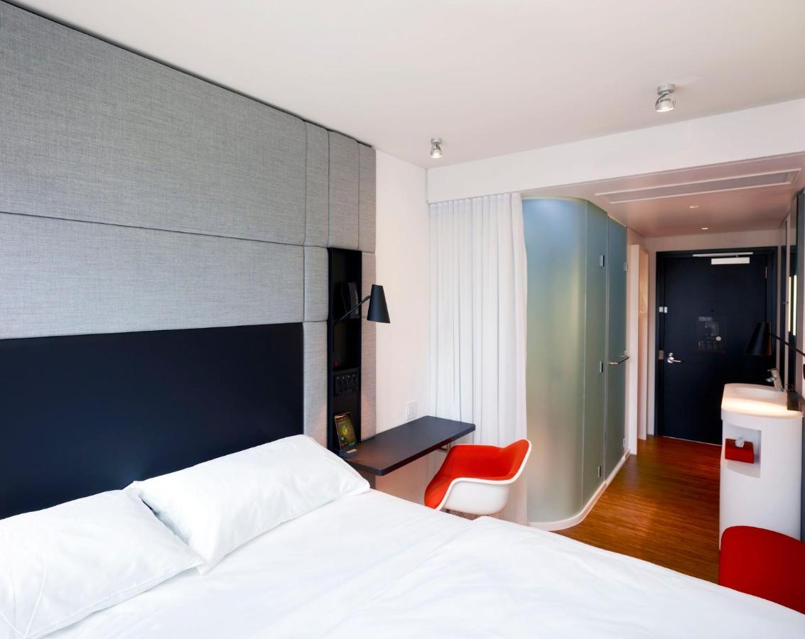 Citizenm London Victoria Station Hotel ภายนอก รูปภาพ