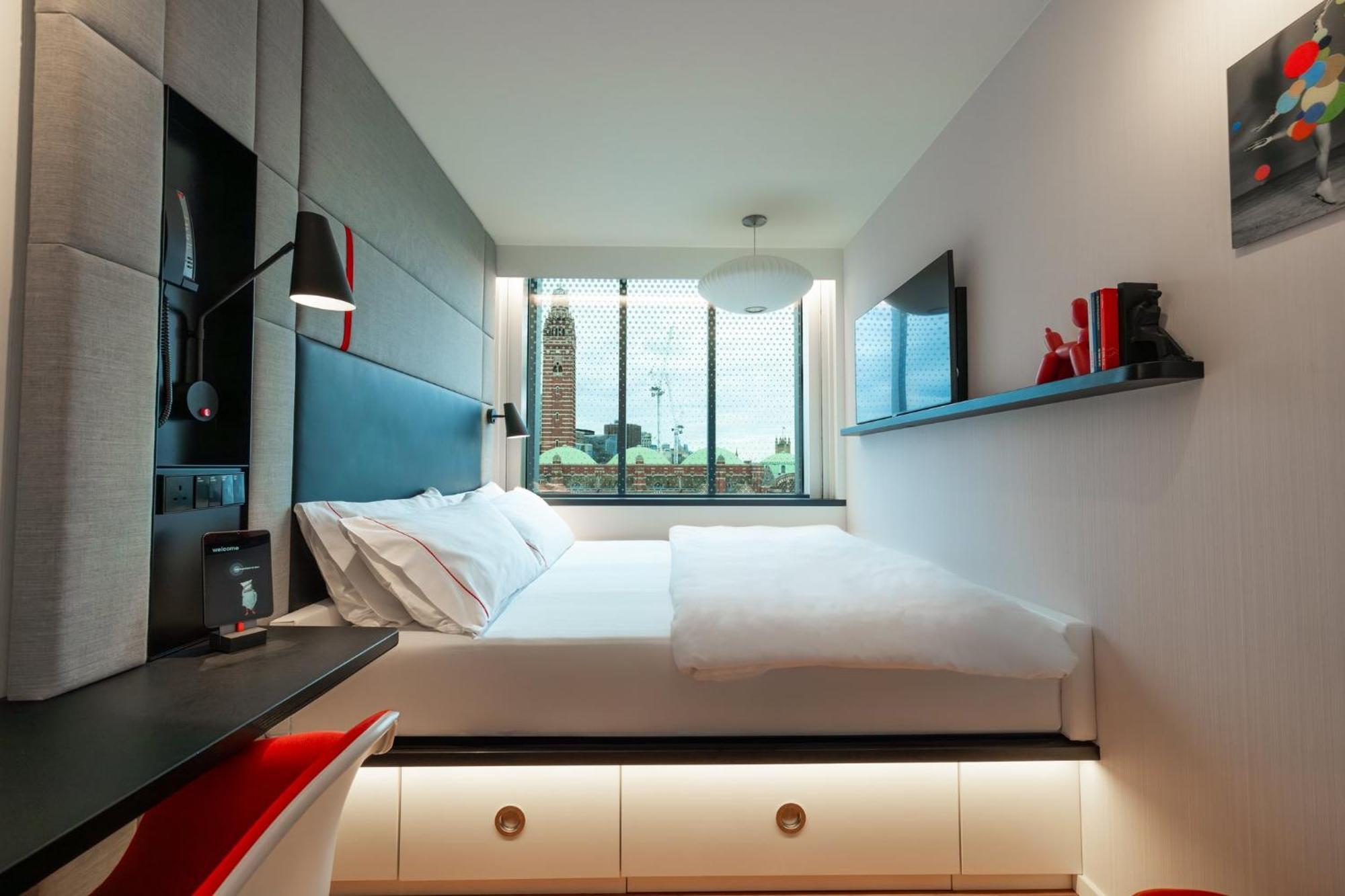 Citizenm London Victoria Station Hotel ภายนอก รูปภาพ