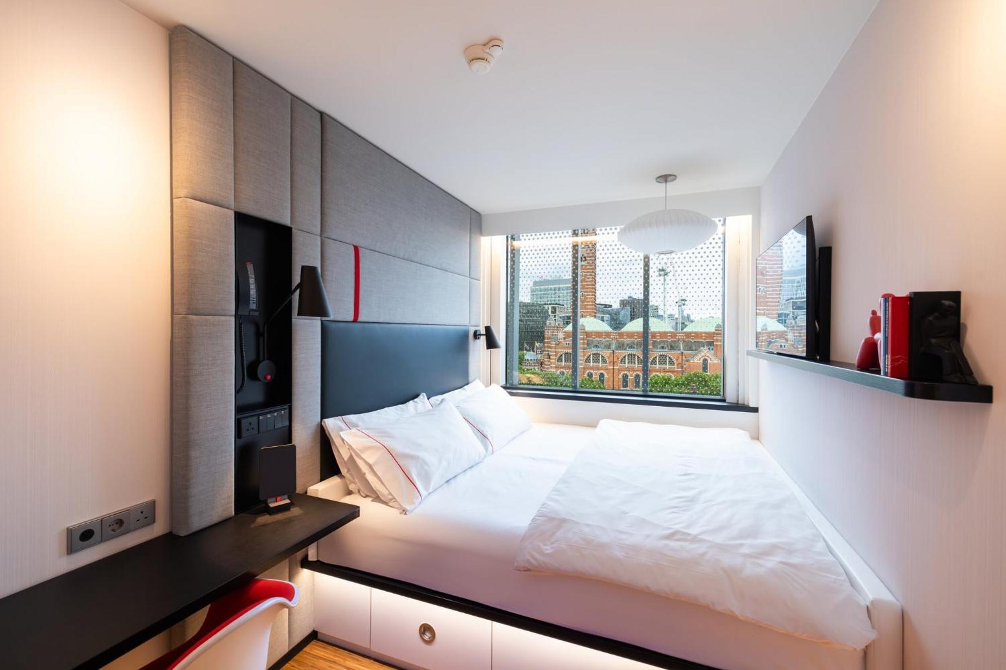 Citizenm London Victoria Station Hotel ภายนอก รูปภาพ